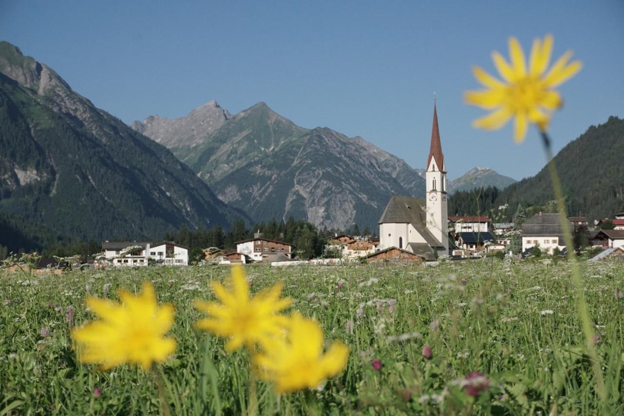 Bed and Breakfast Haus Walch Elbigenalp Exterior foto